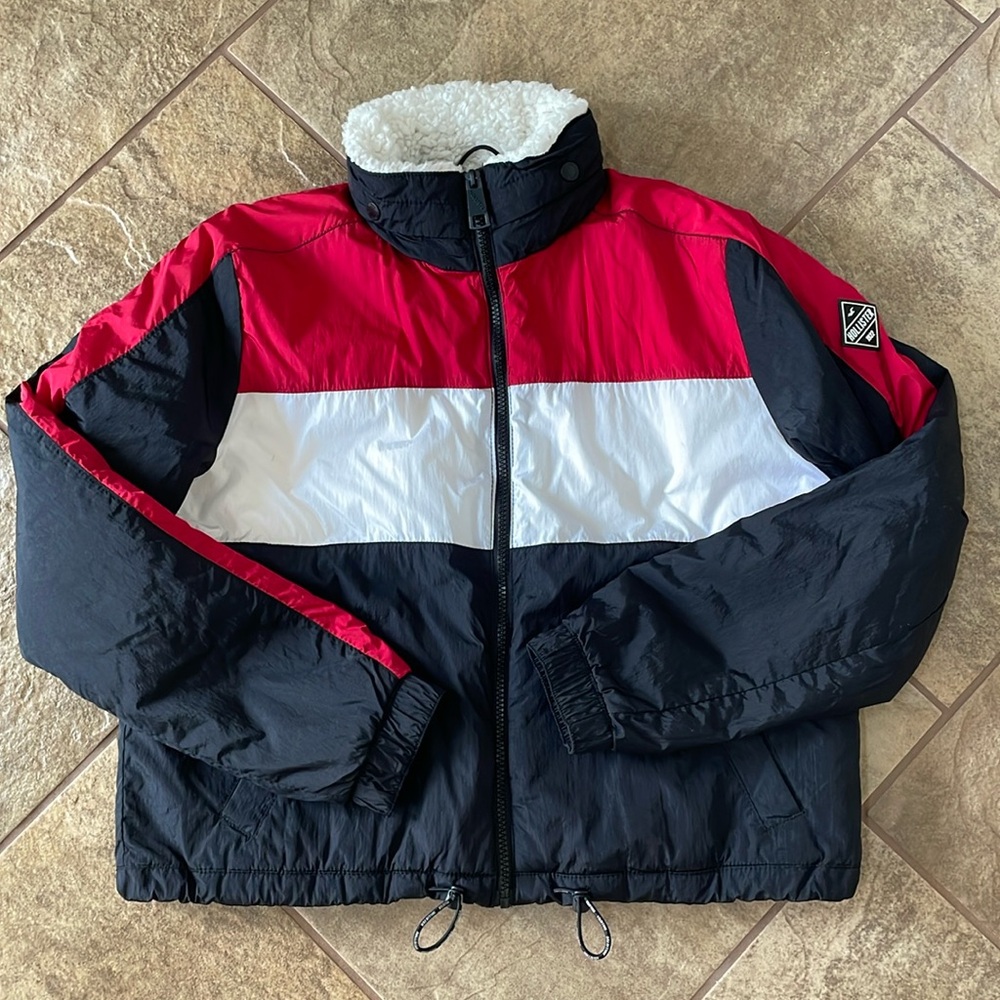+ HOLLISTER + Cropped Puffer Jacket